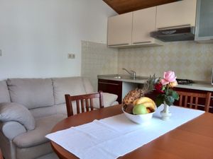 23931581-Ferienwohnung-2-Kampor-300x225-1