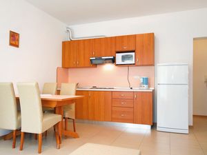 23927297-Ferienwohnung-4-Kampor-300x225-4