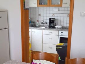 23928113-Ferienwohnung-4-Kampor-300x225-3