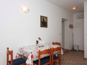 23928117-Ferienwohnung-3-Kampor-300x225-3