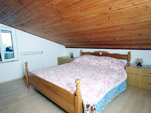 23928199-Ferienwohnung-2-Kampor-300x225-4