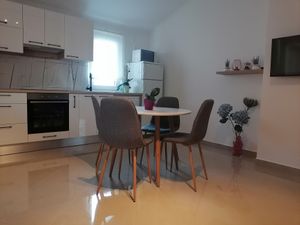 23931446-Ferienwohnung-5-Kampor-300x225-4