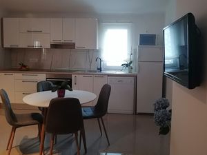 23931446-Ferienwohnung-5-Kampor-300x225-5