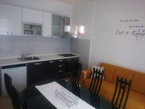 23931580-Ferienwohnung-3-Kampor-300x225-3