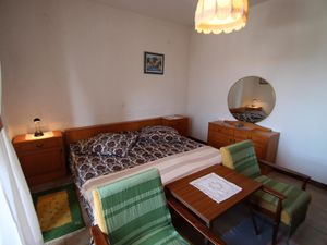 23932251-Ferienwohnung-3-Kampor-300x225-5