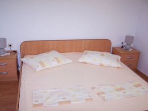 23933039-Ferienwohnung-6-Kampor-300x225-5