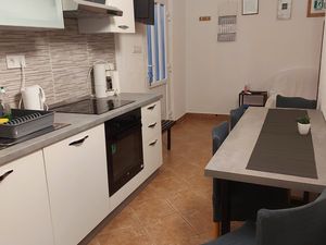 23932152-Ferienwohnung-5-Kampor-300x225-2