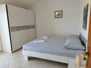 23932152-Ferienwohnung-5-Kampor-300x225-5