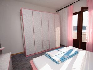 22020161-Ferienwohnung-8-Kampor-300x225-5