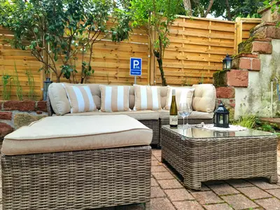 Lounge im Innenhof