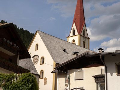 Blick vom Haus zur Kirche