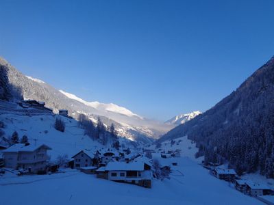 Blick Richtung Pezinerspitze Talauswerts