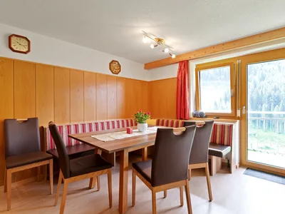DiningRoom