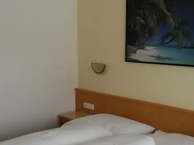 Doppelzimmer m. ausziehbarem Stuhl