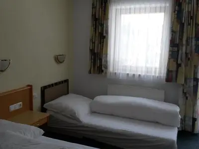 Doppelzimmer m. ausziehbarem Stuhl