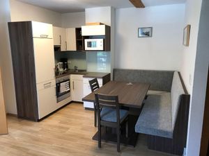 914427-Ferienwohnung-6-Kaprun-300x225-2