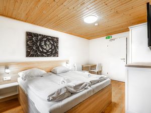 23538710-Ferienwohnung-4-Kaprun-300x225-2