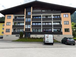 24016263-Ferienwohnung-4-Kaprun-300x225-1