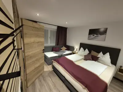 2tes Schlafzimmer mit 3 Betten