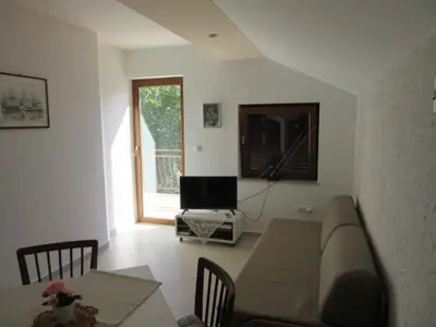 Ferienwohnung für 4 Personen (42 m²) in Karlobag 9/10