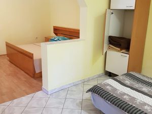 23989305-Ferienwohnung-4-Karlobag-300x225-4