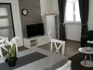 Ferienwohnung für 5 Personen (100 m²) in Karlobag