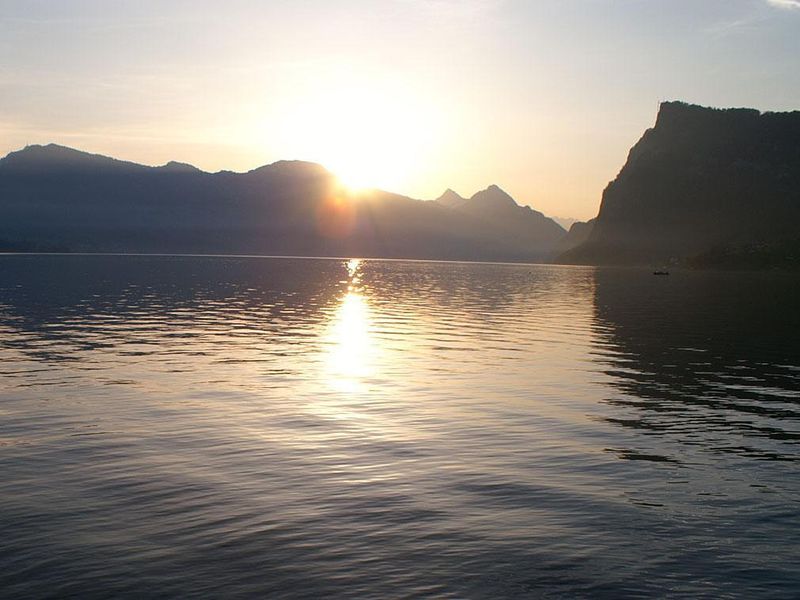 Fantastische Aussicht auf See und Berge