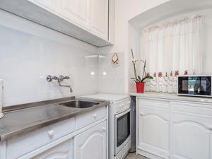 23737995-Ferienwohnung-5-Kastav-300x225-3