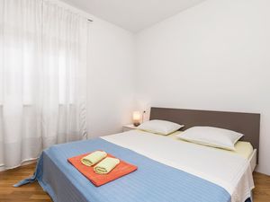 23739431-Ferienwohnung-6-Kastav-300x225-4