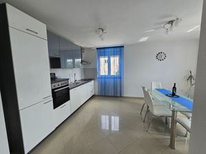 23931741-Ferienwohnung-6-Kastav-300x225-3