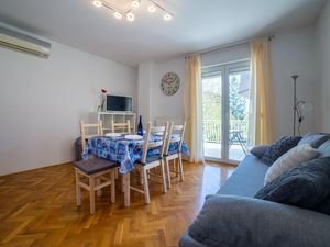 22433933-Ferienwohnung-5-Kastav-300x225-4