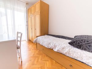 22433933-Ferienwohnung-5-Kastav-300x225-2