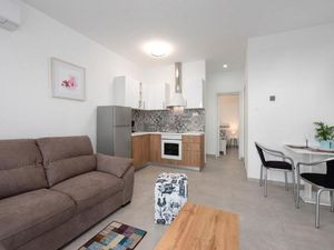 24058954-Ferienwohnung-2-Kastav-300x225-1