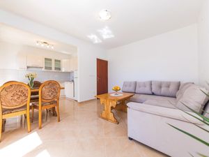 Ferienwohnung für 8 Personen (73 m²) in Kaštel Gomilica