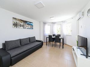 23747076-Ferienwohnung-6-Kastel Luksic-300x225-1