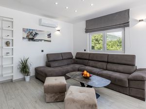 23670778-Ferienwohnung-6-Kastel Luksic-300x225-2