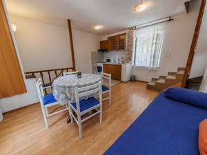 23917041-Ferienwohnung-2-Kastel Luksic-300x225-3