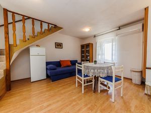 23917041-Ferienwohnung-2-Kastel Luksic-300x225-4