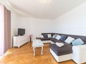 23730299-Ferienwohnung-8-Kastel Stari-300x225-2