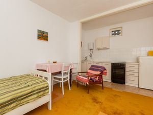 19325365-Ferienwohnung-2-Kastel Stari-300x225-1