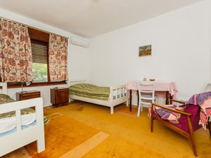 19325365-Ferienwohnung-2-Kastel Stari-300x225-3