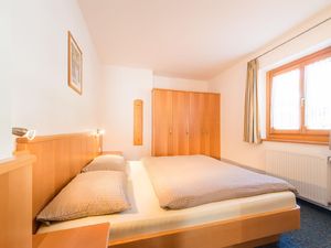 22442361-Ferienwohnung-5-Kastelruth-300x225-5