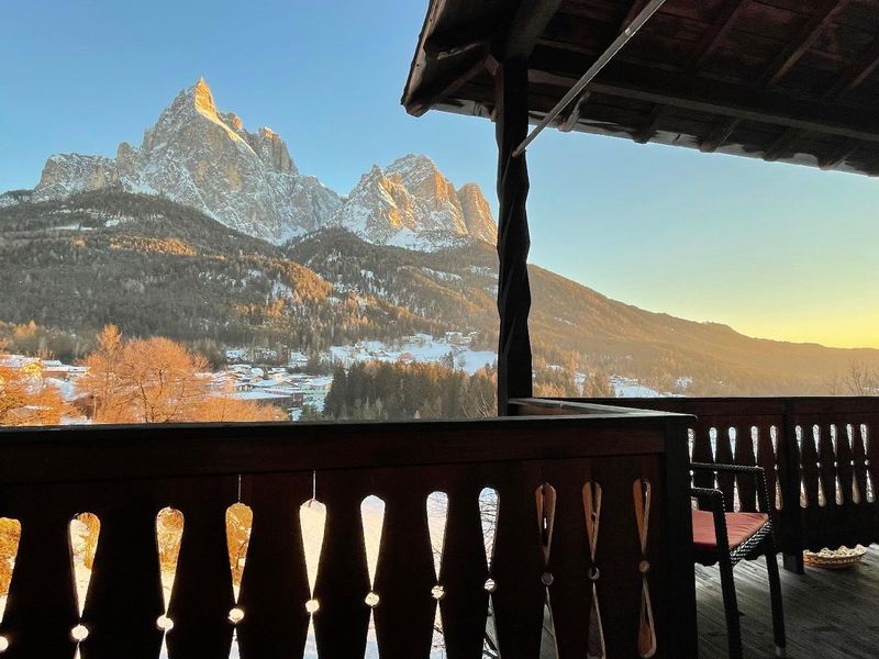 Balkon. ....auf unserem Balkon haben Sie einen tollen Ausblick auf den Schlern, den ganzen Tag Sonne und Ruhe!