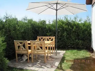 Private Terrasse (nur für diese Wohnung) vor dem Eingang der Wohnung