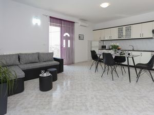 Ferienwohnung für 5 Personen (64 m²) in Kaštel Gomilica