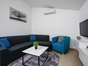 23737490-Ferienwohnung-5-Kaštel Gomilica-300x225-3