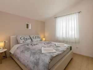 23737490-Ferienwohnung-5-Kaštel Gomilica-300x225-4