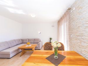 23740355-Ferienwohnung-8-Kaštel Gomilica-300x225-1