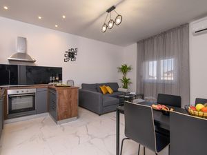 23752111-Ferienwohnung-6-Kaštel Gomilica-300x225-0