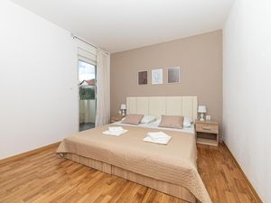 23752197-Ferienwohnung-4-Kaštel Gomilica-300x225-4